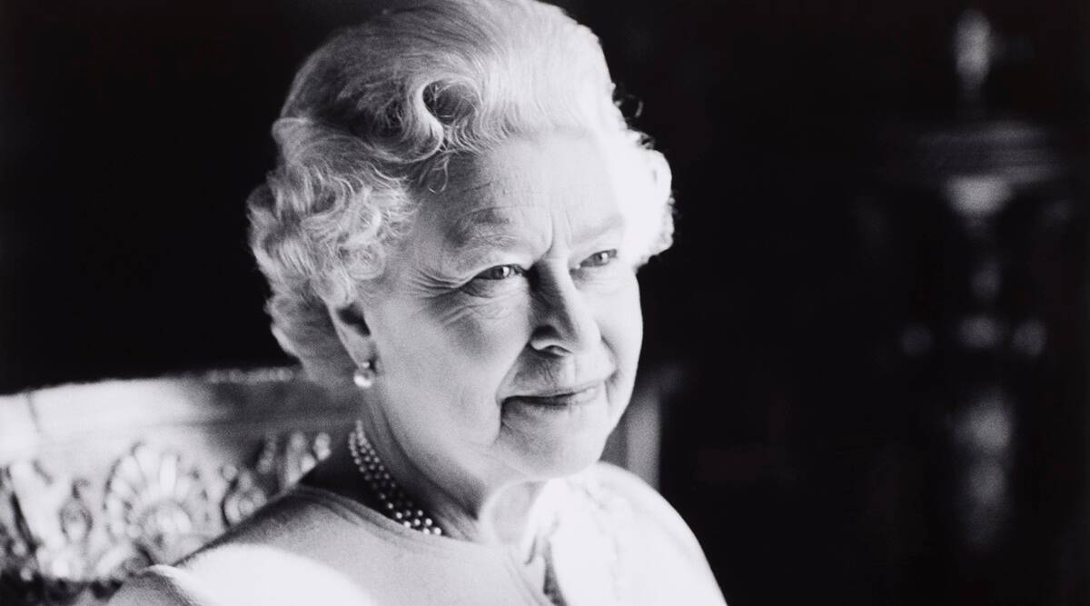 Black and white photo of Queen ELizabeth II